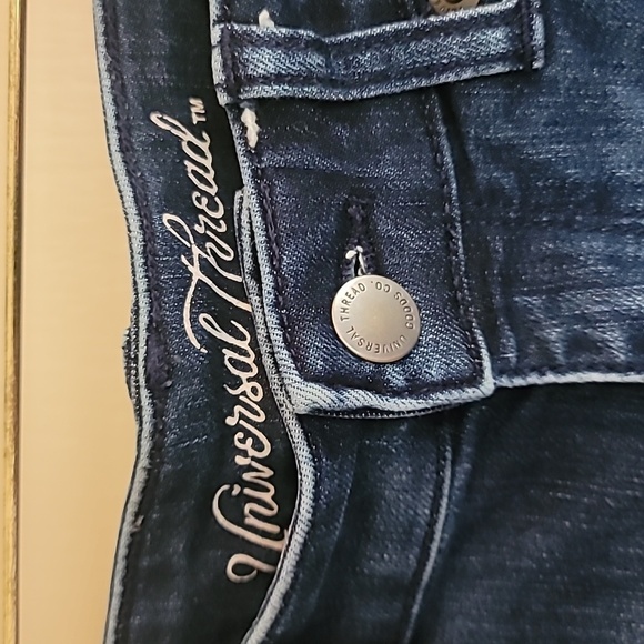 Universal Thread mid rise skinny jeans size 2 or 26s 71% cotton 27% polyester - Picture 2 of 6